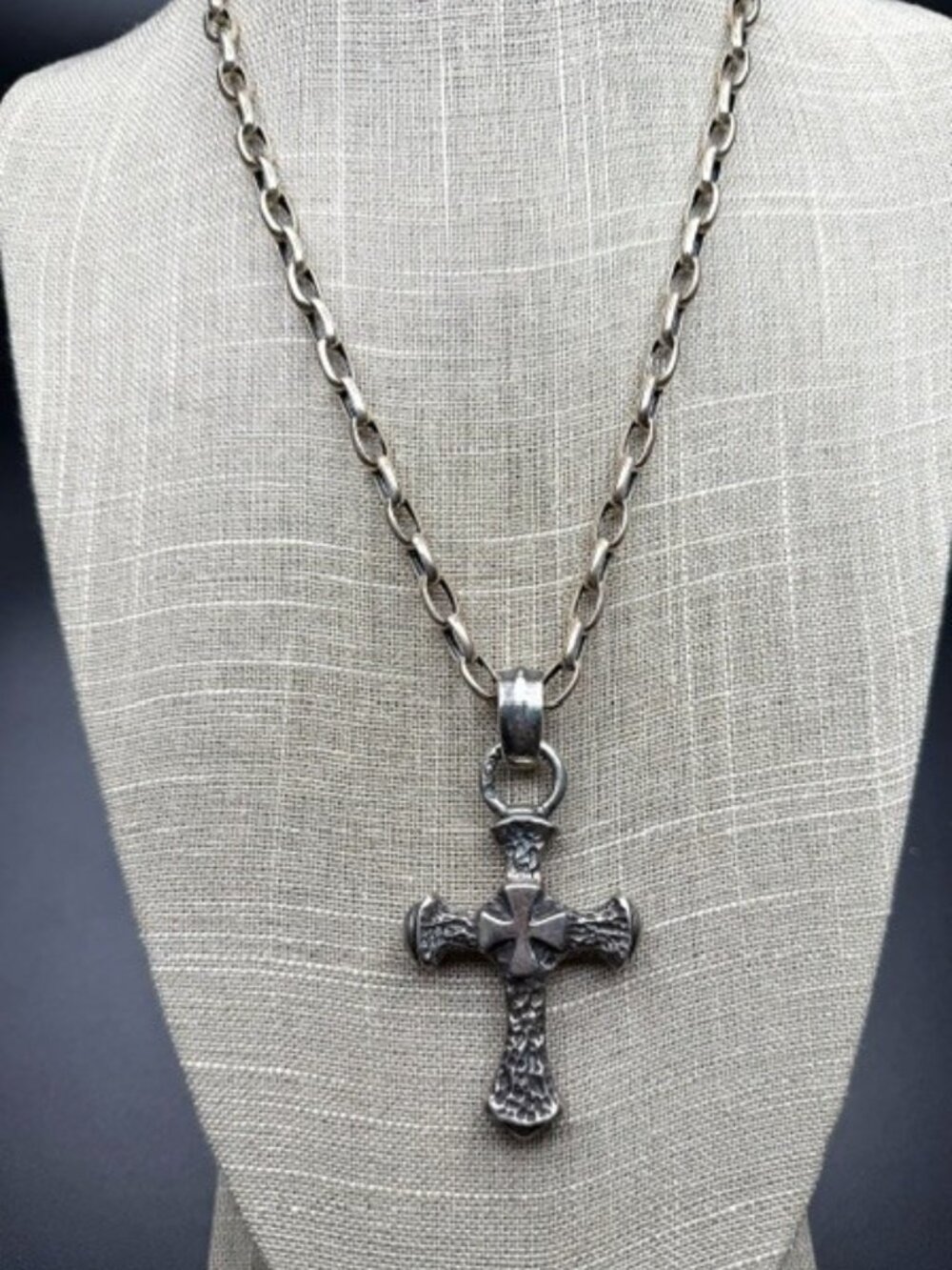 C'est Magnifique Gothic Hammered Cross 925 w/chain NWOT